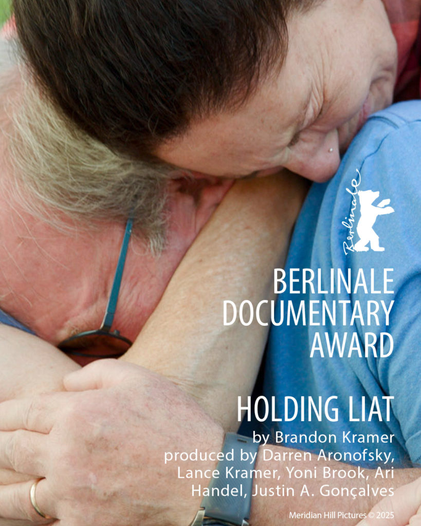 Affiche de Holding Liat